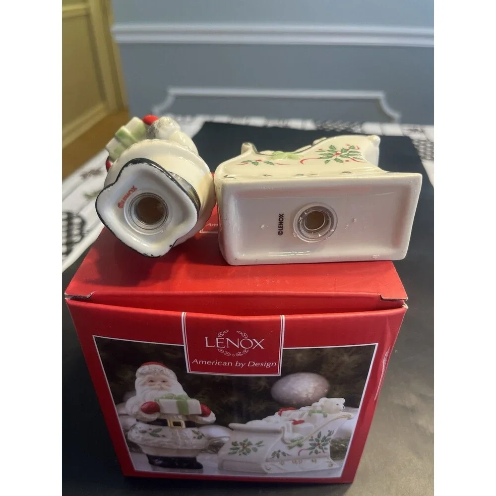 Lenox Santa & Sleigh Filled With Toys Salt & Pepper Shaker Set NIB